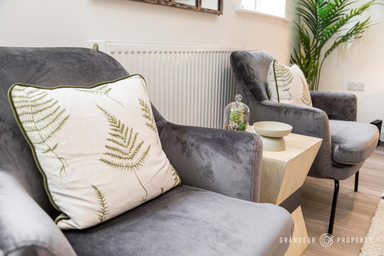 Bournecoast - Stylish Flat With Balcony - Sea Glimpses - 10 Min Walk To Beach - Parking - Wifi - Fm8406 Bournemouth Buitenkant foto