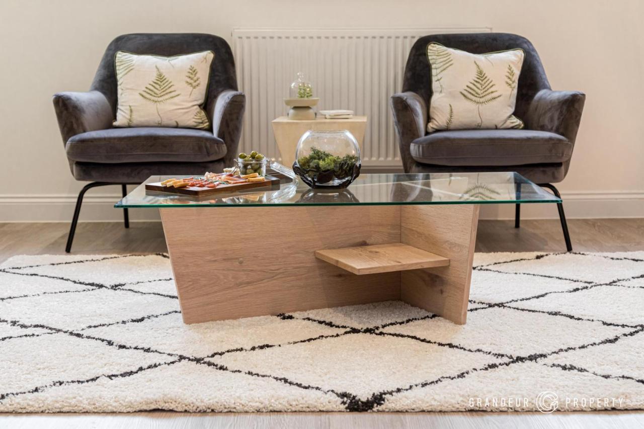 Bournecoast - Stylish Flat With Balcony - Sea Glimpses - 10 Min Walk To Beach - Parking - Wifi - Fm8406 Bournemouth Buitenkant foto
